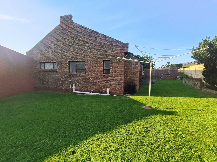 3 Bedroom Property for Sale in Wavecrest Eastern Cape